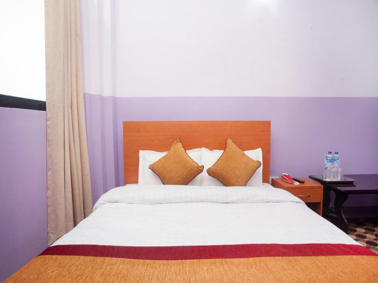 Oyo 341 Hotel Kusum Kohinoore Tokha Экстерьер фото