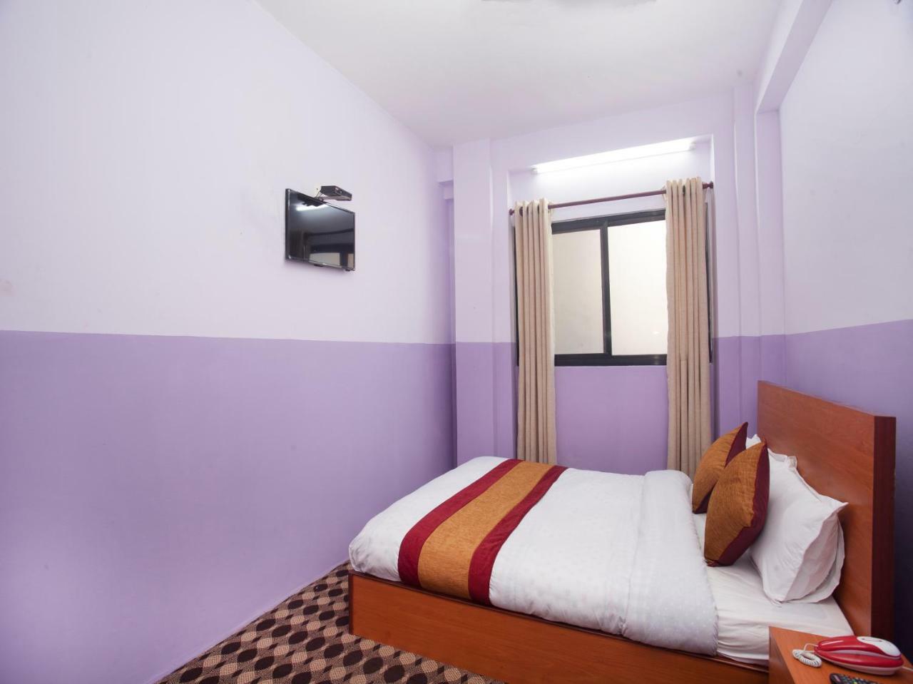 Oyo 341 Hotel Kusum Kohinoore Tokha Экстерьер фото