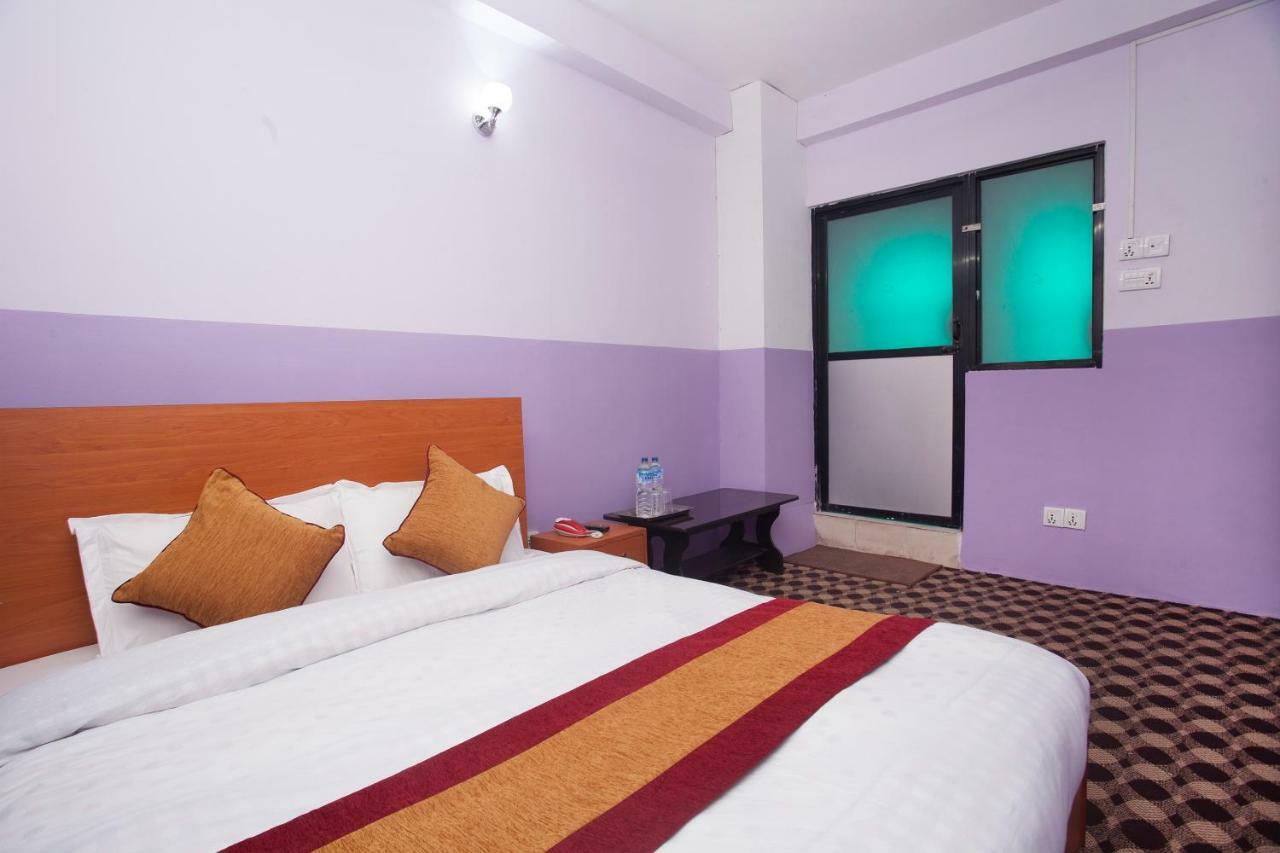 Oyo 341 Hotel Kusum Kohinoore Tokha Экстерьер фото