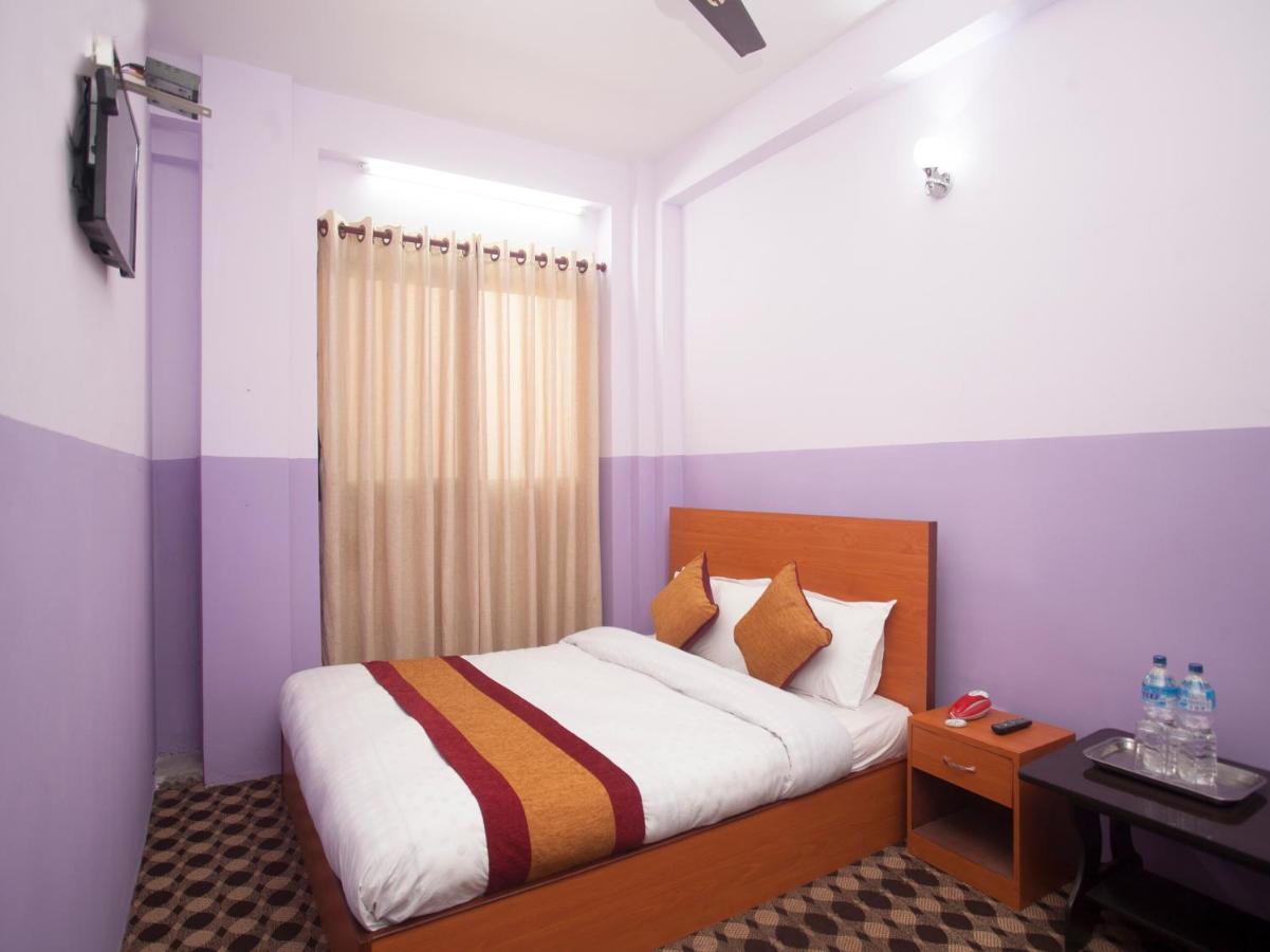 Oyo 341 Hotel Kusum Kohinoore Tokha Экстерьер фото